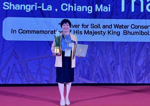 TS Ngô Thị Thúy Hường, nhận giải thưởng tại Thái Lan